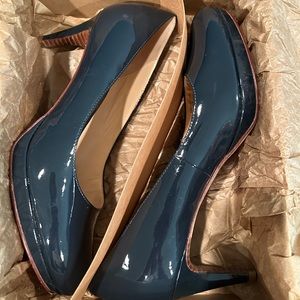 Beautiful pat. leather Navy blue Cole Hana pumps. Worn once. Very comfortable.